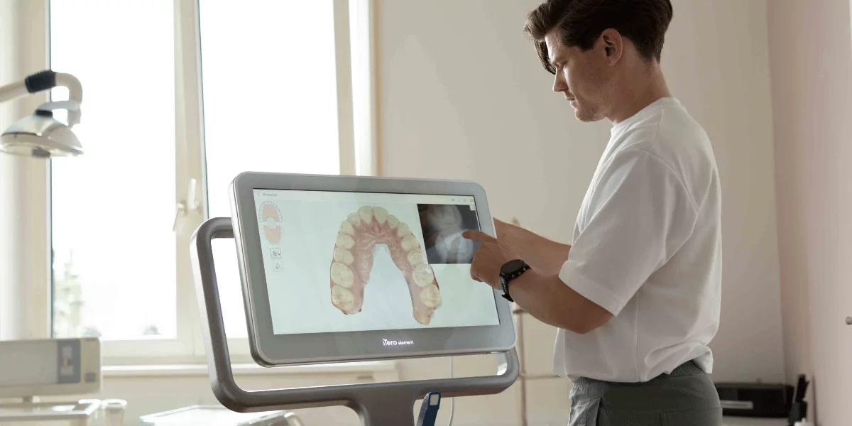 Digitale Planung am Intraoralscanner in der Praxis Landhausstraße in Stuttgart